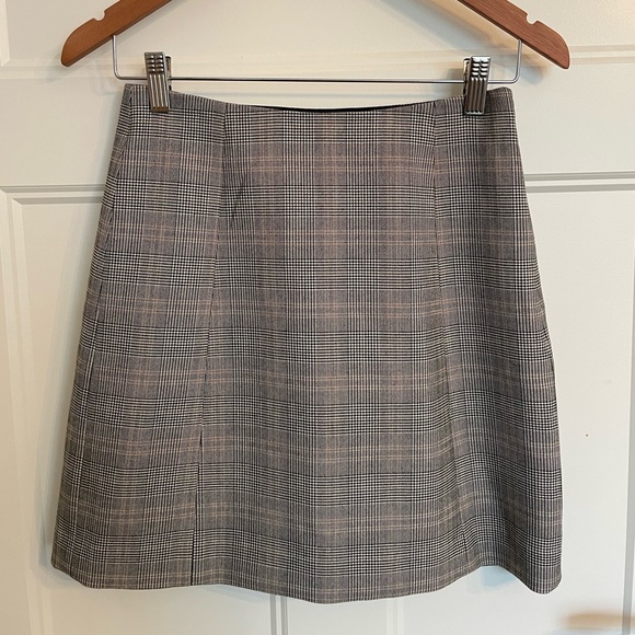 Aritzia Babaton mini skirt - Picture 1 of 4